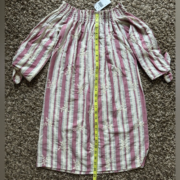 Off the shoulder Linen Embroidered Dress - Picture 2 of 3